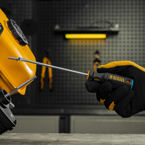 Отвертка SL4х100 мм, CrV, трехкомпонентная рукоятка Denzel по ценам производителя в Краснодаре с доставкой по всей России