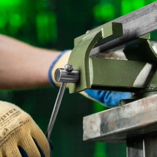 Тиски слесарные, 100 мм, стальные, поворотные Сибртех по ценам производителя в Краснодаре с доставкой по всей России