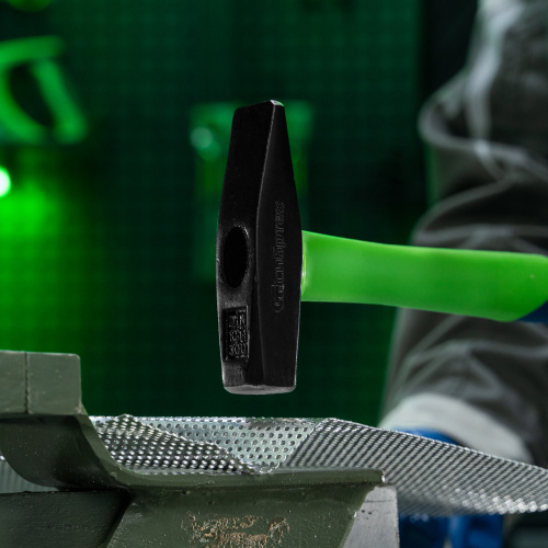 Молоток слесарный, 300 г, фибергласовая обрезиненная рукоятка Сибртех по ценам производителя в Краснодаре с доставкой по всей России