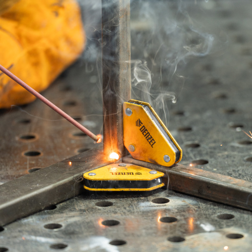 Набор из 2 магнитных сварочных фиксаторов и магнитной клеммы "масса" Denzel по ценам производителя в Краснодаре с доставкой по всей России