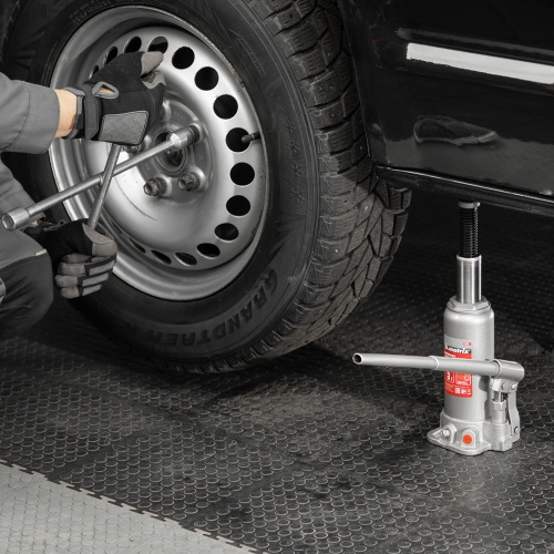 Домкрат гидравлический бутылочный, 5 т, высота подъема 216-413 мм, в пластиковый кейсе Matrix по ценам производителя в Краснодаре с доставкой по всей России