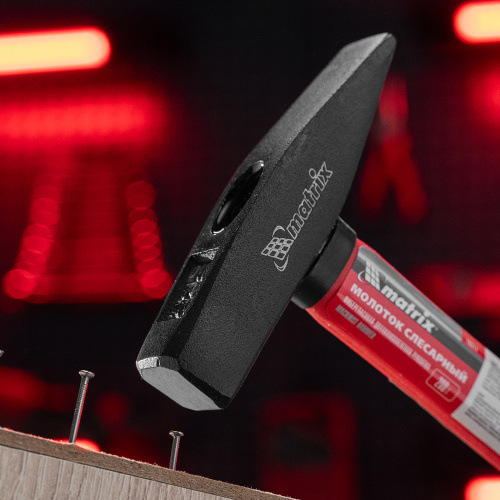 Молоток слесарный, 200 г, фибергласовая обрезиненная рукоятка Matrix по ценам производителя в Краснодаре с доставкой по всей России