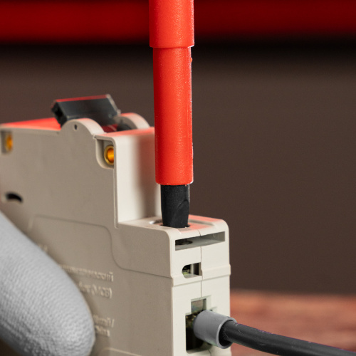 Отвертка Insulated, SL6.5 x 150 мм, CrMo, до 1000 В, двухкомпонентная рукоятка Matrix Professional по ценам производителя в Краснодаре с доставкой по всей России