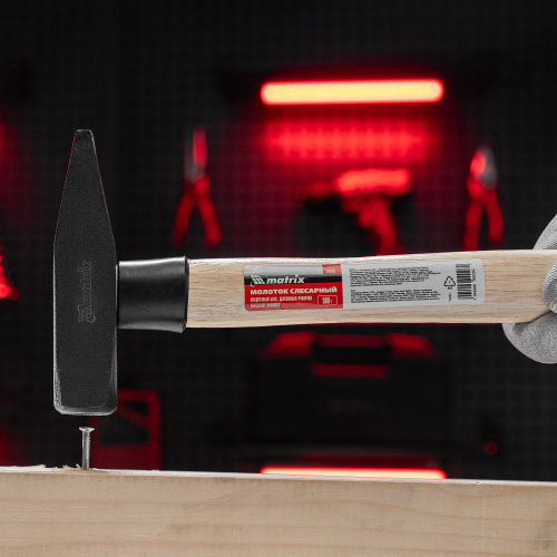 Молоток слесарный, 500 г, квадратный боек, деревянная рукоятка Matrix по ценам производителя в Краснодаре с доставкой по всей России