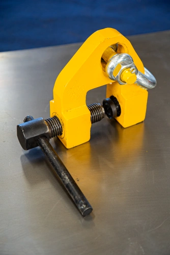 Захват струбцинный вертикальный ZSV (г/п 1,5 т, лист 0-35мм) по ценам производителя в Краснодаре с доставкой по всей России