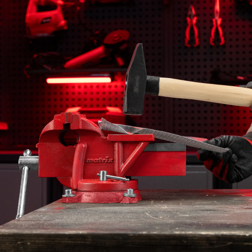 Тиски слесарные, 125 мм, поворотные, с наковальней Matrix по ценам производителя в Краснодаре с доставкой по всей России