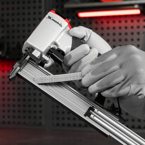 Нейлер пневматический для гвоздей от 10 до 32 мм Matrix по ценам производителя в Краснодаре с доставкой по всей России