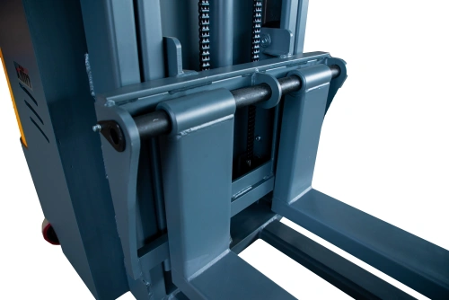 Штабелер самоходный 1,5 т 1,6 м XILIN CDD15K-EN 24/105 В/Ач с раздвижными вилами (с платформой) по ценам производителя в Краснодаре с доставкой по всей России