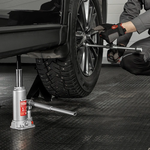 Домкрат гидравлический бутылочный, 3 т, высота подъема 194-372 мм, в пластиковый кейсе Matrix по ценам производителя в Краснодаре с доставкой по всей России