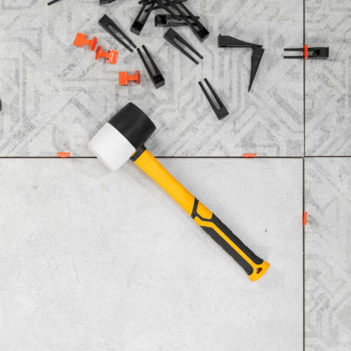 Киянка резиновая, 450 г, черно-белая, фибергласовая рукоятка c TPR покрытием Denzel по ценам производителя в Краснодаре с доставкой по всей России