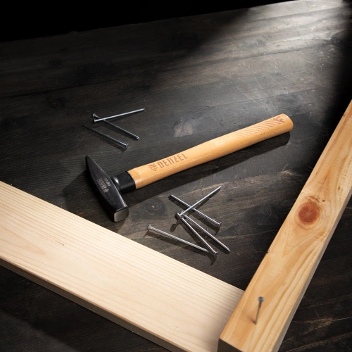 Молоток слесарный, 300 г, кованый квадратный боек, буковая рукоятка Denzel по ценам производителя в Краснодаре с доставкой по всей России