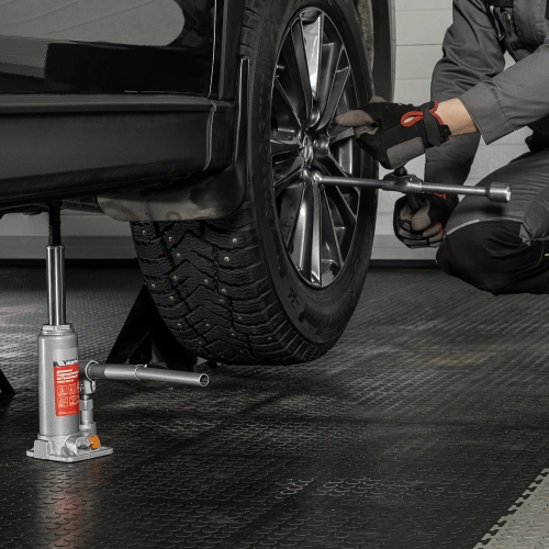 Домкрат гидравлический бутылочный, 2 т, h подъема 181-345 мм, в пластиковом кейсе Matrix по ценам производителя в Краснодаре с доставкой по всей России