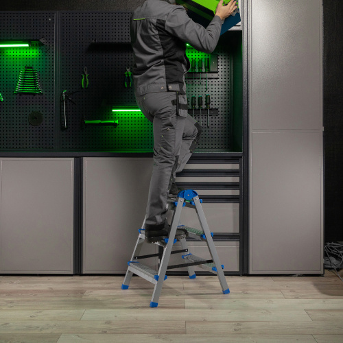 Стремянка двухсторонняя 3 ступени, сталь профиль, стальные ступени, Сибртех по ценам производителя в Краснодаре с доставкой по всей России