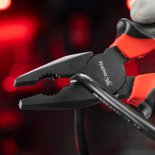 Плоскогубцы комбинированные Black Nickel, 200 мм, двухкомпонентные рукоятки Matrix по ценам производителя в Краснодаре с доставкой по всей России