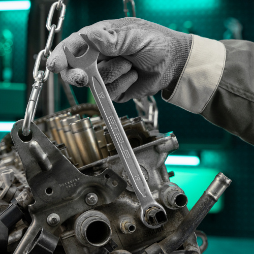 Набор инструментов, 1/2", CrV, пластиковый кейс 31 предмет Stels по ценам производителя в Краснодаре с доставкой по всей России