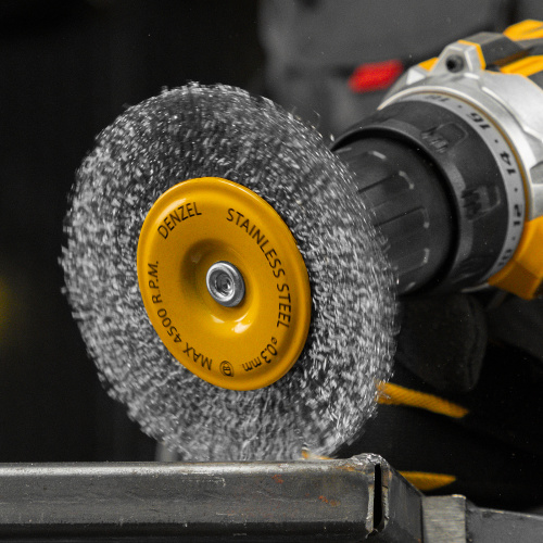 Щетка для дрели 100 мм, Плоская, со шпилькой, нержавеющая витая проволока Denzel по ценам производителя в Краснодаре с доставкой по всей России