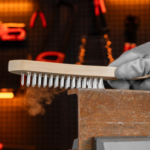 Щетка четырехрядная металлическая с деревянной ручкой Sparta по ценам производителя в Краснодаре с доставкой по всей России