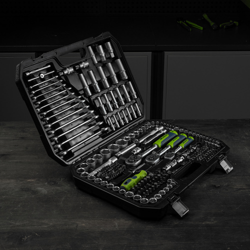 Набор инструментов, 1/2", 3/8", 1/4", пластиковый кейс 215 предм. Сибртех по ценам производителя в Краснодаре с доставкой по всей России