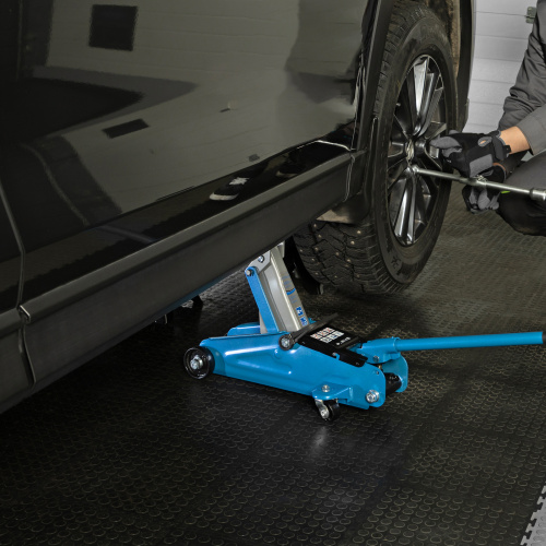 Домкрат гидравлический подкатной, 2 т, h подъема 140-340 мм Stels по ценам производителя в Краснодаре с доставкой по всей России