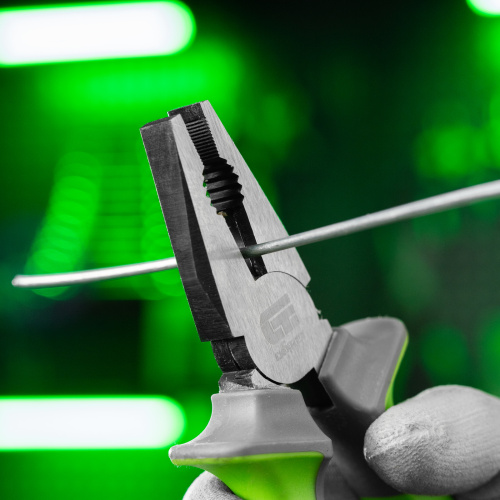 Плоскогубцы комбинированные, 200 мм, фосфатирование, трехкомпонентные рукоятки Сибртех по ценам производителя в Краснодаре с доставкой по всей России