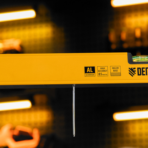 Уровень алюминиевый, магнит, фрезерованный, 3 глазка (1 зеркал.) 0,5 мм/м, 800 мм Denzel по ценам производителя в Краснодаре с доставкой по всей России