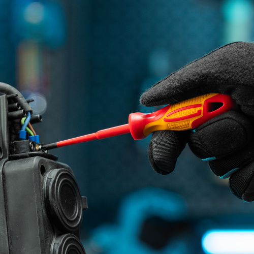 Набор отверток диэлектрических до 1000 В, 8 шт, тестер, CrMo, двухкомпонентные рукоятки Gross по ценам производителя в Краснодаре с доставкой по всей России