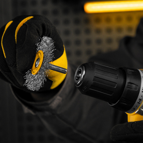 Щетка для дрели, 50 мм, Плоская, со шпилькой, нержавеющая витая проволока Denzel по ценам производителя в Краснодаре с доставкой по всей России