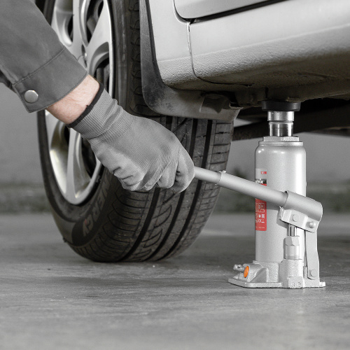 Домкрат гидравлический бутылочный, 6 т, h подъема 216-413 мм, в пластиковом кейсе Matrix по ценам производителя в Краснодаре с доставкой по всей России