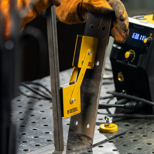 Фиксатор магнитный регулируемый для сварочных работ усилие 50 LB Denzel по ценам производителя в Краснодаре с доставкой по всей России