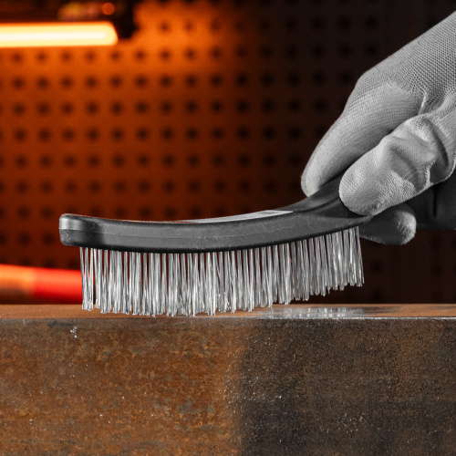 Щетка четырехрядная металлическая с пластмассовой ручкой Sparta по ценам производителя в Краснодаре с доставкой по всей России