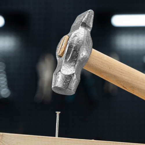 Молоток слесарный, 500 г, круглый боек, деревянная рукоятка по ценам производителя в Краснодаре с доставкой по всей России