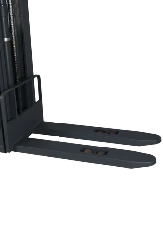 Штабелер самоходный 1,5 т 5,6 м XILIN CDDR15-III 24/200 В/Ач (сопровождаемый) по ценам производителя в Краснодаре с доставкой по всей России