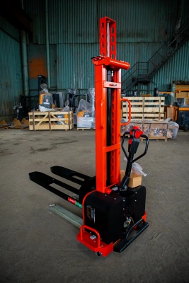 Штабелер самоподъемный 0,5 т 1,5 м TOR CDD05B самоходный по ценам производителя в Краснодаре с доставкой по всей России