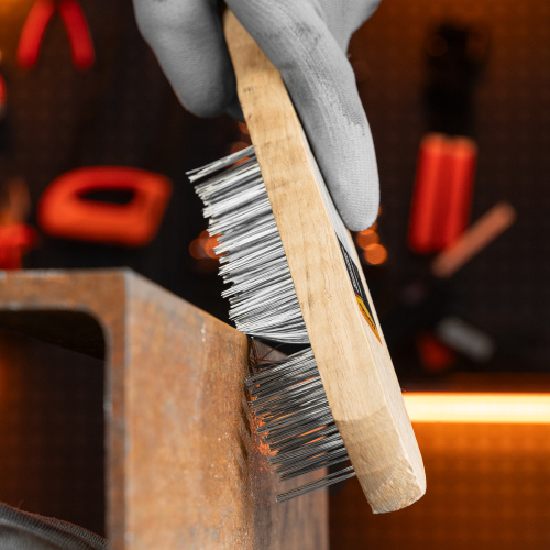 Щетка пятирядная металлическая с деревянной ручкой Sparta по ценам производителя в Краснодаре с доставкой по всей России