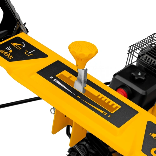 Бензиновая снегоуборочная машина SB 560 LP, 212 cc, электростартер, фара Denzel по ценам производителя в Краснодаре с доставкой по всей России