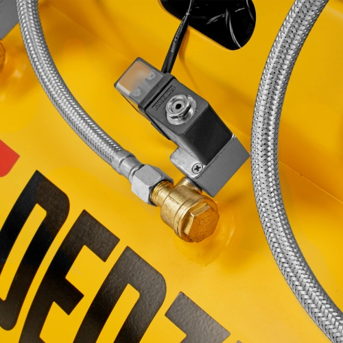 Компрессор безмасляный, малошумный DLS 1800/100,1800 Вт, 3x600, 100 л, 345 л/мин Denzel по ценам производителя в Краснодаре с доставкой по всей России