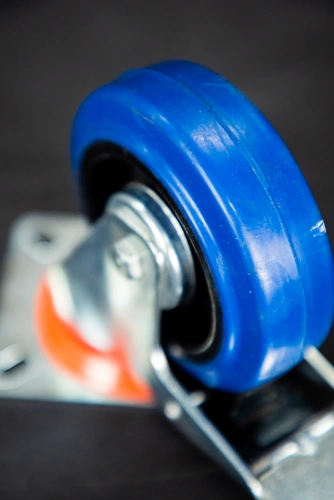 Колесо поворотное резина SRCLb 42 100 мм с тормозом (N) по ценам производителя в Краснодаре с доставкой по всей России