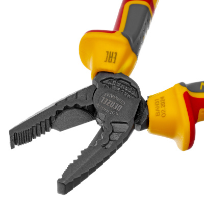 Плоскогубцы комбинированные, диэлектрические трехкомпонентные рукоятки до 1000 В, 165 мм Denzel по ценам производителя в Краснодаре с доставкой по всей России