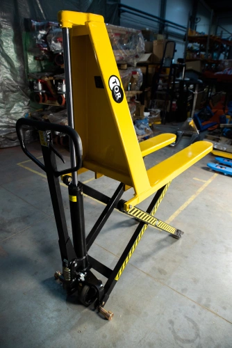 Тележка гидравлическая с ножничным подъемом 1500 кг 1150 мм полиуретановые колеса TOR HLS1500Q (Z) по ценам производителя в Краснодаре с доставкой по всей России