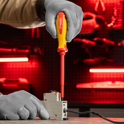 Отвертка Insulated, SL5.5 x 125 мм, CrMo, до 1000 В, двухкомпонентная рукоятка Matrix Professional по ценам производителя в Краснодаре с доставкой по всей России