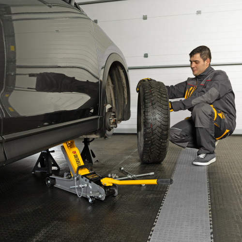 Домкрат гидравлический подкатной с фиксатором, 2,5 т,  85-385 мм, в пласт. кейсе Denzel по ценам производителя в Краснодаре с доставкой по всей России