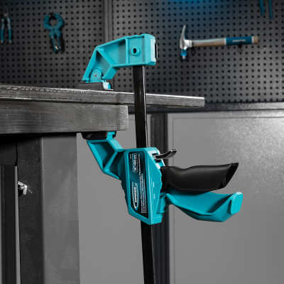 Струбцина реечная, быстрозажимная, пистолетного типа, пошаговый механизм, пластиковый корпус, 450мм Gross по ценам производителя в Краснодаре с доставкой по всей России