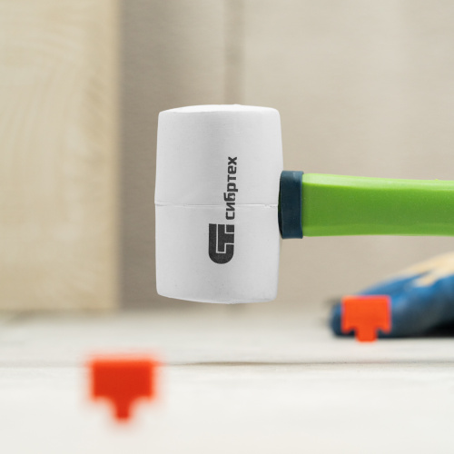 Киянка резиновая, 225 г, белая резина, фибергласовая рукоятка Сибртех по ценам производителя в Краснодаре с доставкой по всей России