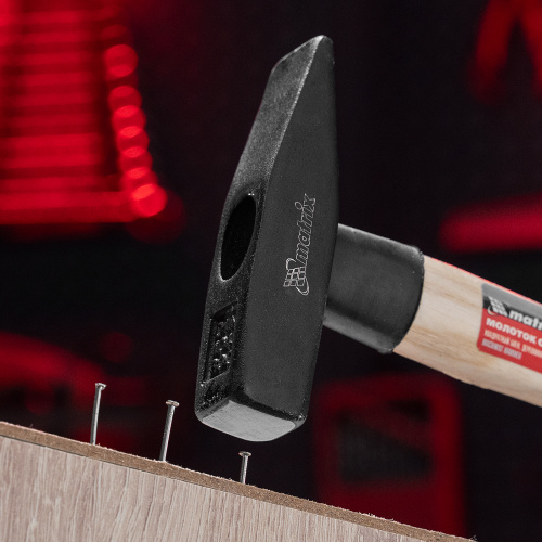 Молоток слесарный, 300 г, квадратный боек, деревянная рукоятка Matrix по ценам производителя в Краснодаре с доставкой по всей России