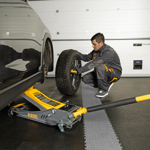 Домкрат гидравлический подкатной, 3,8 т, 110-580 мм, быстрый подъем, низкий подхват, проф. Denzel по ценам производителя в Краснодаре с доставкой по всей России