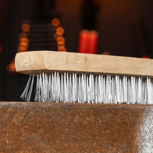 Щетка пятирядная металлическая с деревянной ручкой Sparta по ценам производителя в Краснодаре с доставкой по всей России