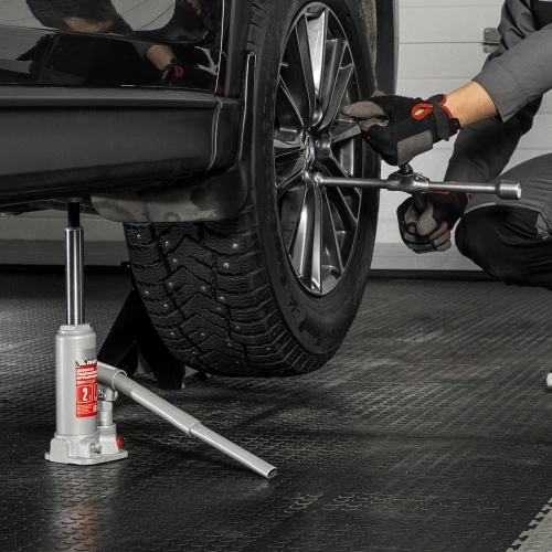 Домкрат гидравлический бутылочный, 2 т, высота подъема 181-345 мм, в пластиковый кейсе Matrix по ценам производителя в Краснодаре с доставкой по всей России