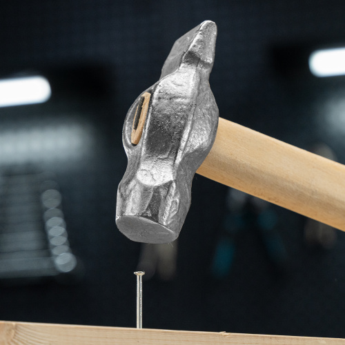 Молоток слесарный, 800 г, круглый боек, деревянная рукоятка по ценам производителя в Краснодаре с доставкой по всей России