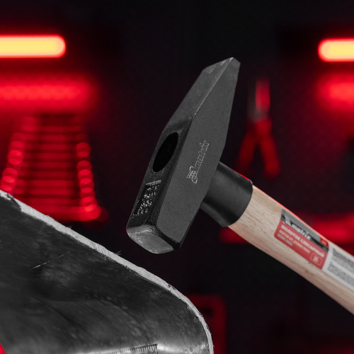 Молоток слесарный, 500 г, квадратный боек, деревянная рукоятка Matrix по ценам производителя в Краснодаре с доставкой по всей России