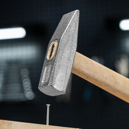 Молоток слесарный, 600 г, квадратный боек, деревянная рукоятка по ценам производителя в Краснодаре с доставкой по всей России